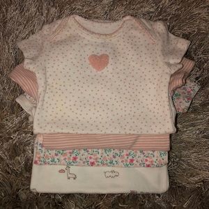 Carter’s 4 pack onesies